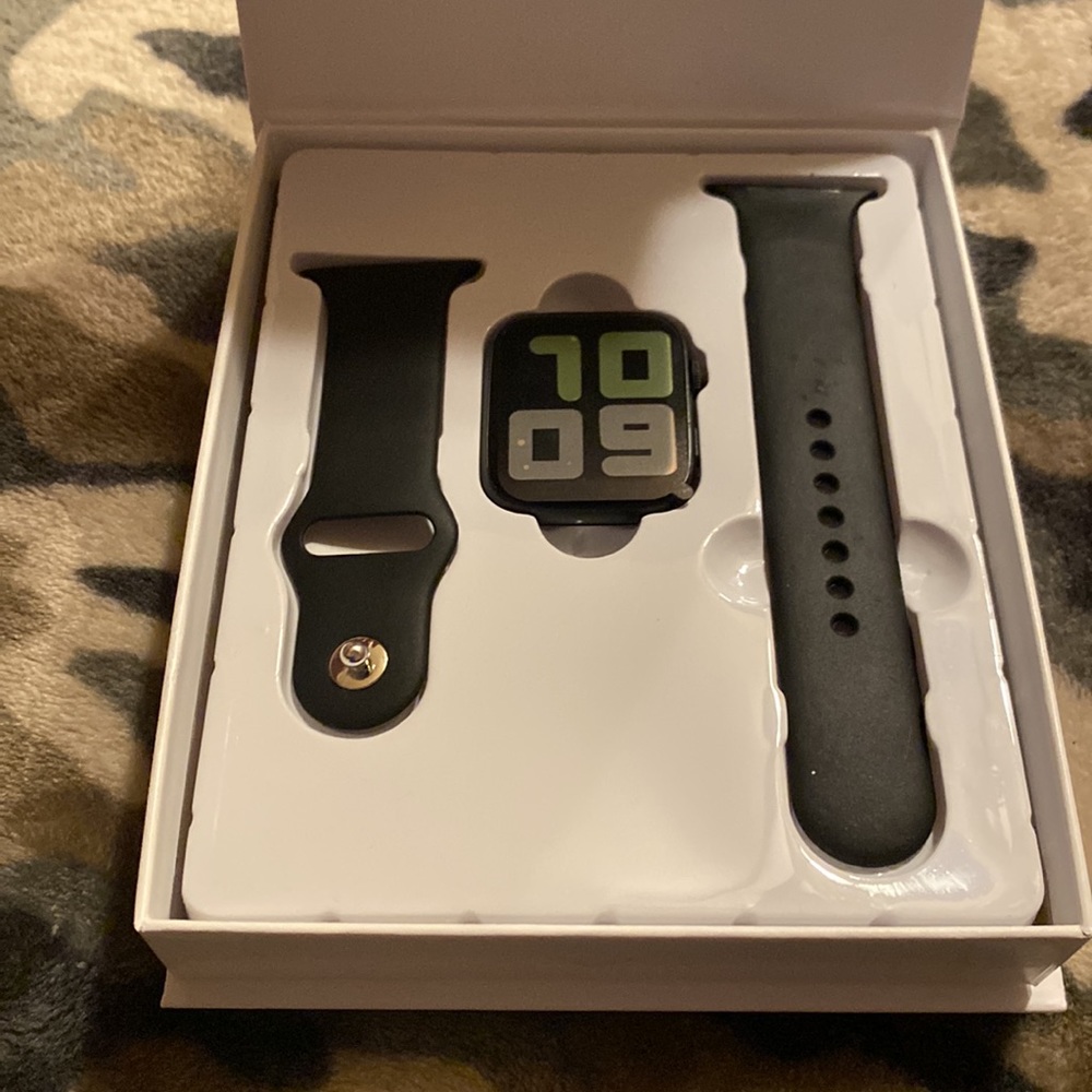 Smart Watch NWOT - Picture 2 of 2
